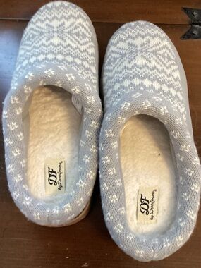 dearfoams Light Gray and White Knit Women's Slipper Clog